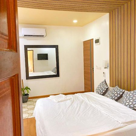 Fatims Beach House Maafushi Exteriör bild