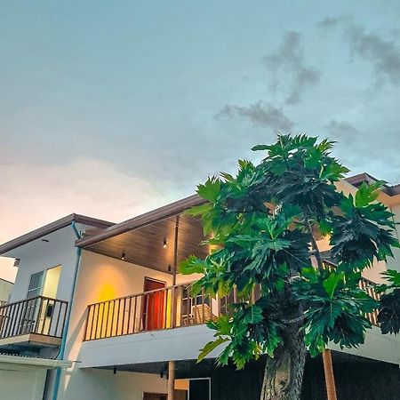 Fatims Beach House Maafushi Exteriör bild