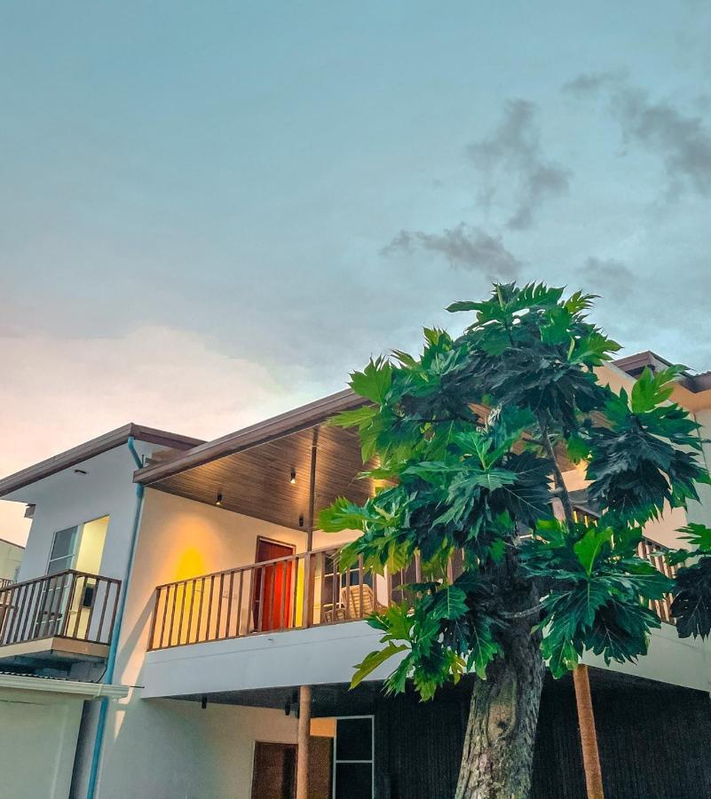 Fatims Beach House Maafushi Exteriör bild