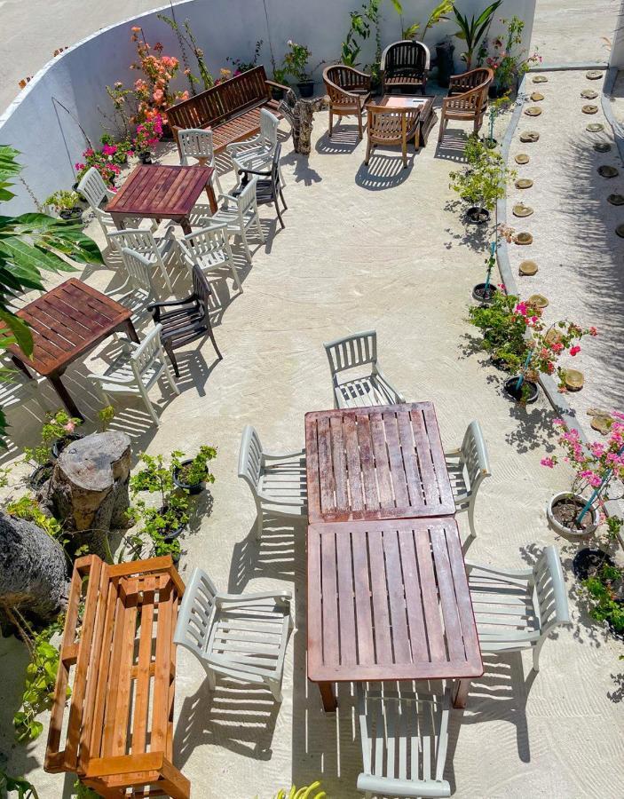 Fatims Beach House Maafushi Exteriör bild
