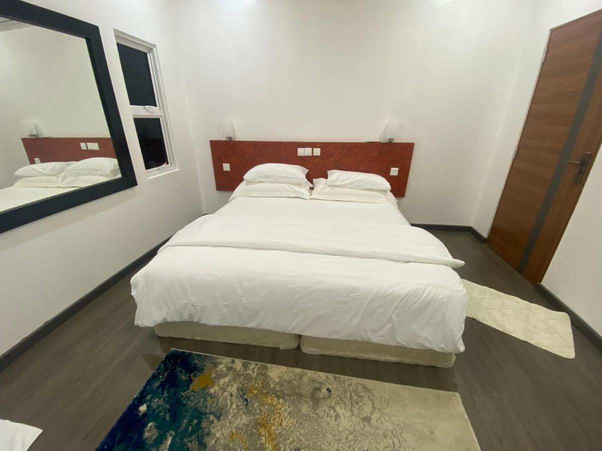 Fatims Beach House Maafushi Exteriör bild