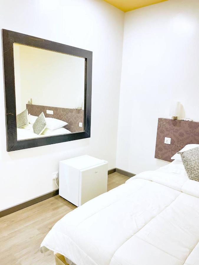 Fatims Beach House Maafushi Exteriör bild